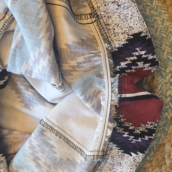 Vintage circle t southwest top. Size large - Picture 7 of 7